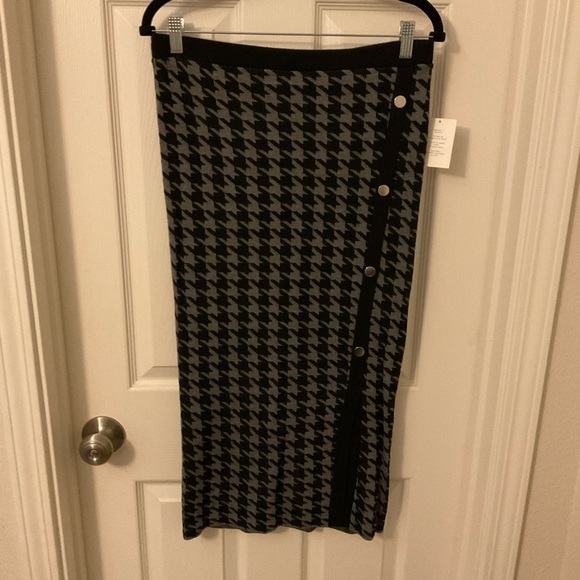 NWT Retrology Gray and black Houndstooth medium - Picture 10 of 11